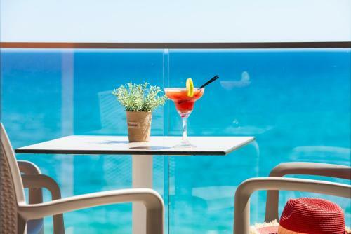 Hotel Acron Suites