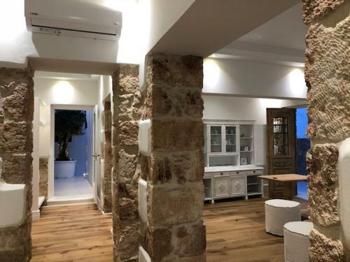 Kostis Parthenis Residence