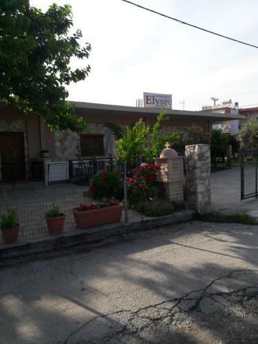 Elysee Apartments