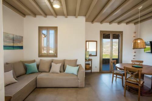 Villa Mykonos Bible 20