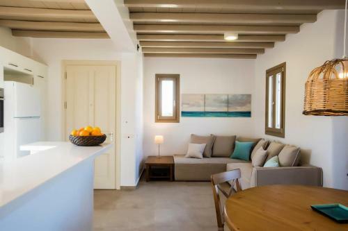 Villa Mykonos Bible 20