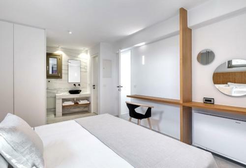 Hotel Panormos Bay Suites