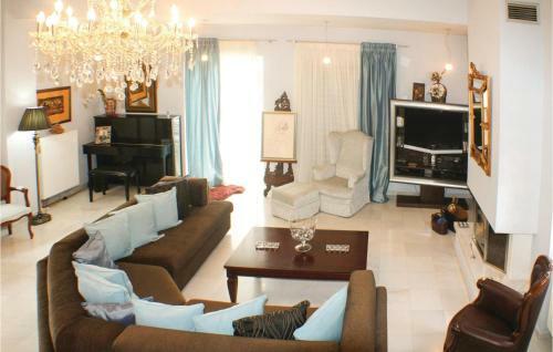 Four-bedroom Holiday Home In Mikra Mantineia