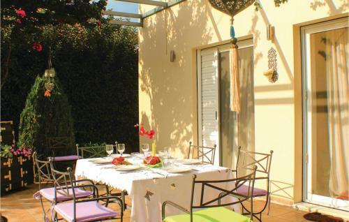 Four-bedroom Holiday Home In Mikra Mantineia