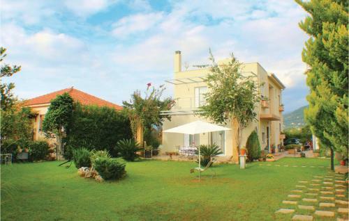 Four-bedroom Holiday Home In Mikra Mantineia
