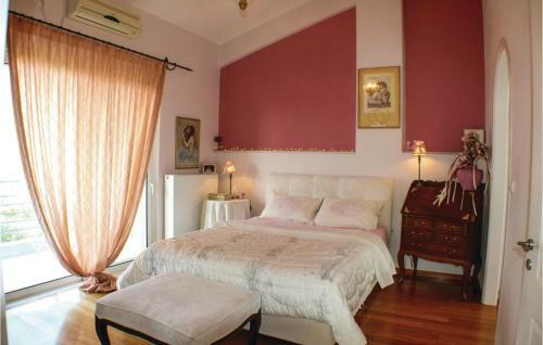 Four-bedroom Holiday Home In Mikra Mantineia