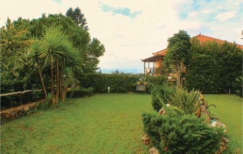 Four-bedroom Holiday Home In Mikra Mantineia
