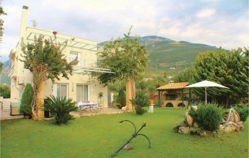 Four-bedroom Holiday Home In Mikra Mantineia