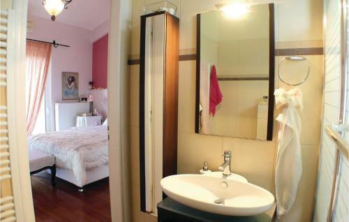 Four-bedroom Holiday Home In Mikra Mantineia