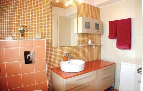 Four-bedroom Holiday Home In Mikra Mantineia