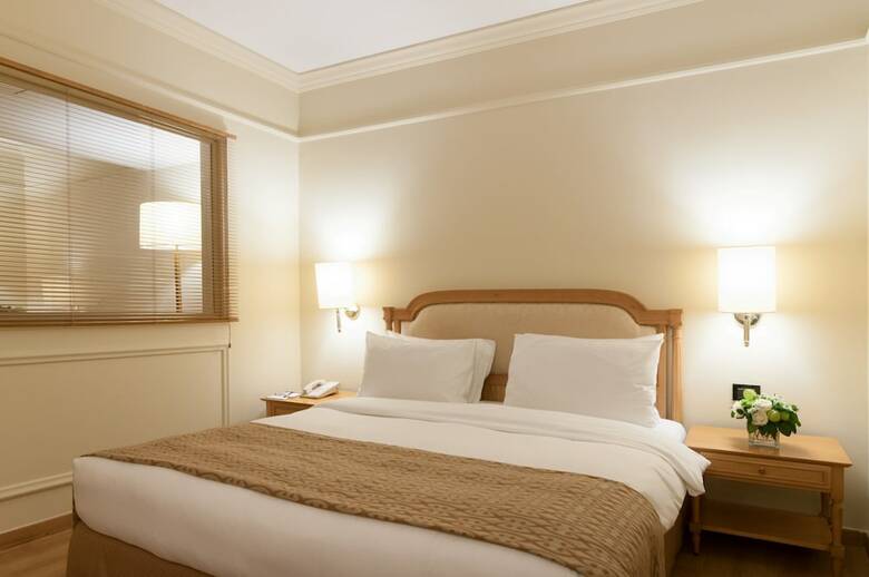 Le Commodore Hotel