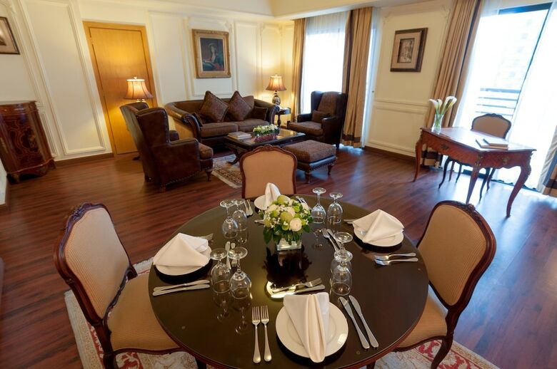 Le Commodore Hotel