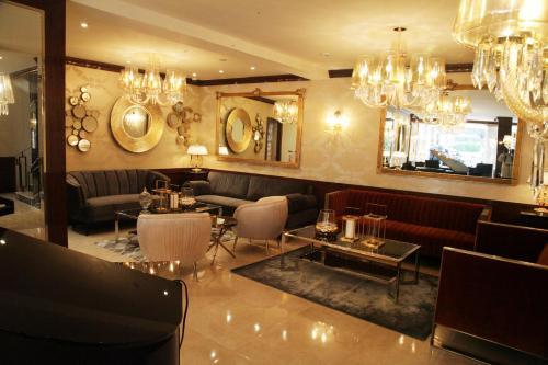 Honey House Hotel