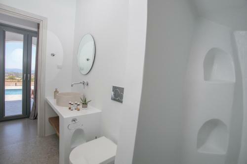 Naxos Infinity Villa And Suites