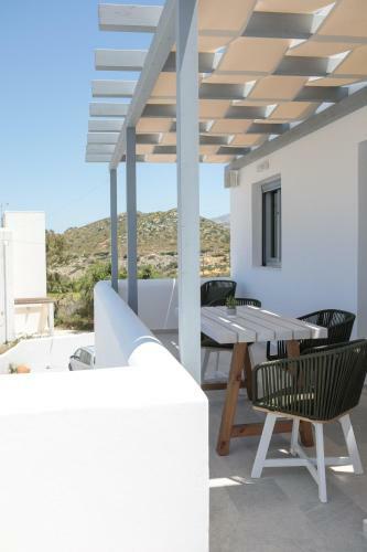 Naxos Infinity Villa And Suites