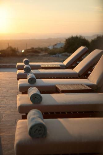 Naxos Infinity Villa And Suites