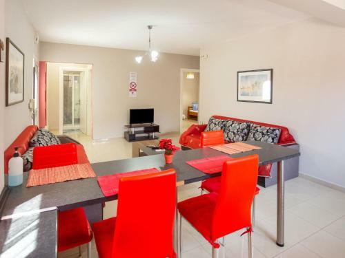 Pleasant Apartment In N. Irakleitsa With Garden