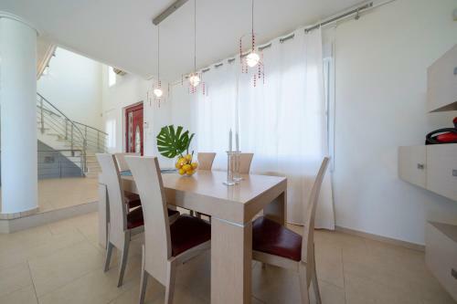 Villa Luminous