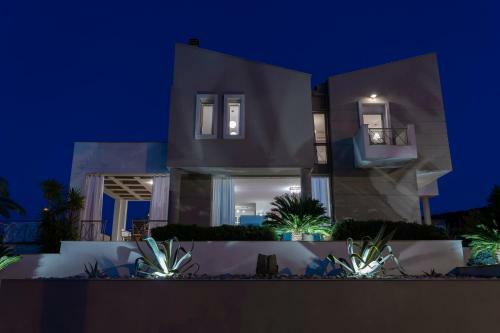 Villa Luminous