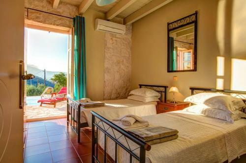Perachori Villa Sleeps 4 Pool Air Con Wifi
