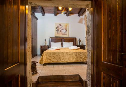 Petroulides Villa Sleeps 7 With Pool Air Con And Wifi