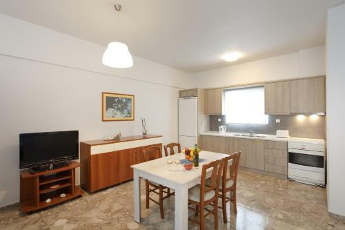 Spacious Apartment In Plakias