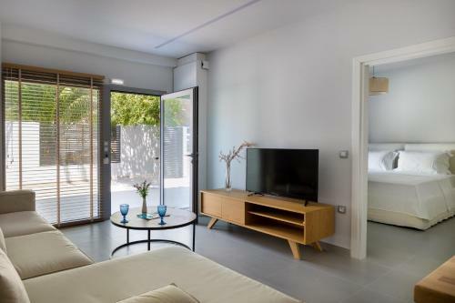 Chania- Sunny House-car Included