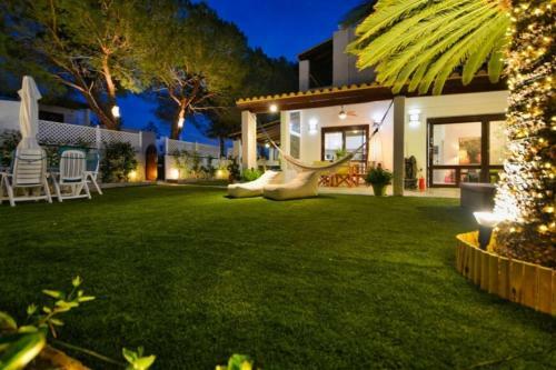 Unique Canal Villa With Boat Dock In Porto Hydra