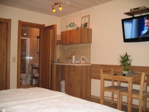 Hostal Molo U?eiga Inn