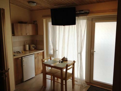 Hostal Molo U?eiga Inn