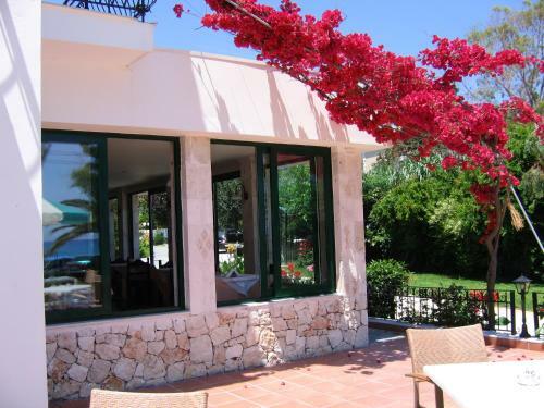 Tara Beach Hotel