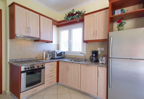 Villa In Skala Sleeps 7 With Pool And Air Con