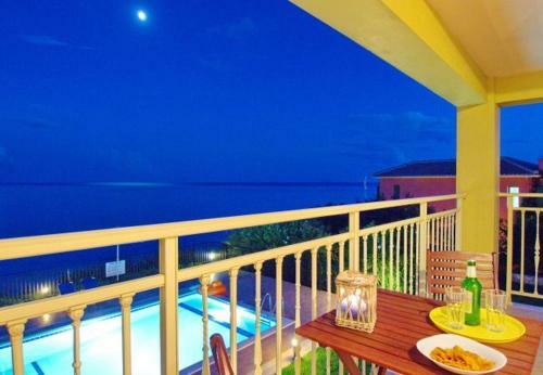 Villa In Skala Sleeps 7 With Pool And Air Con