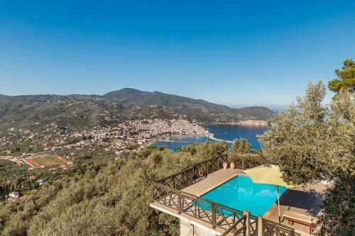 Skopelos Villa Sleeps 2 With Pool And Air Con