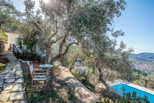 Skopelos Villa Sleeps 2 With Pool And Air Con