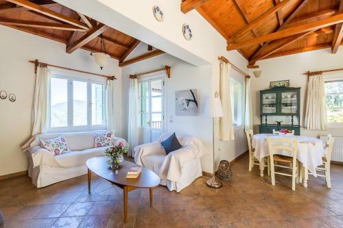 Skopelos Villa Sleeps 2 With Pool And Air Con