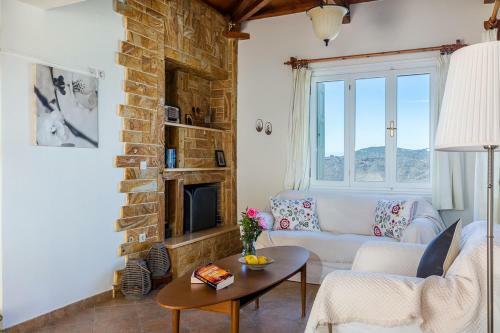 Skopelos Villa Sleeps 2 With Pool And Air Con