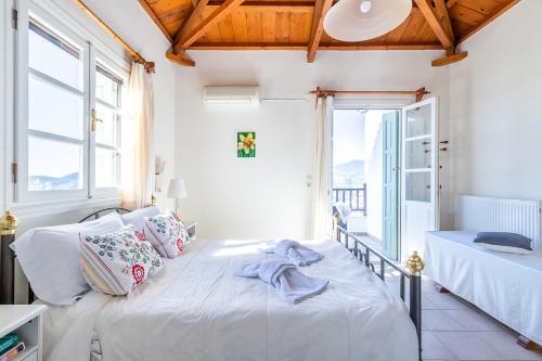 Skopelos Villa Sleeps 2 With Pool And Air Con