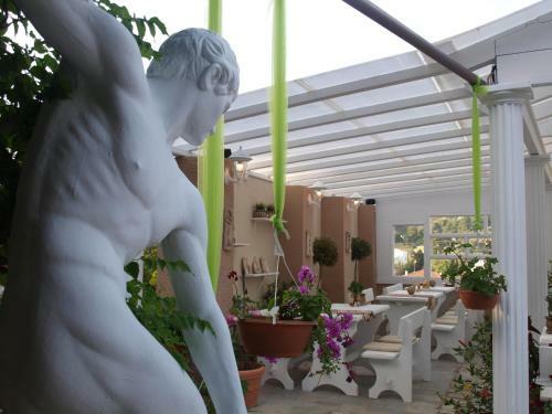 Hostal Nikos Victoria