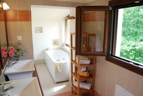 Great Skiathos Villa Three Bedroom Villa Apartment Peaceful Setting Skiathos