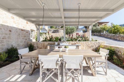 Villa Amani Living