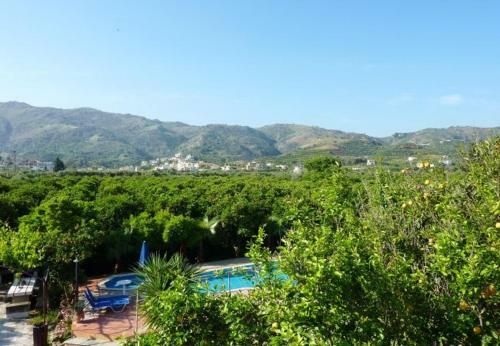 Varypetro Villa Sleeps 2 With Pool And Air Con