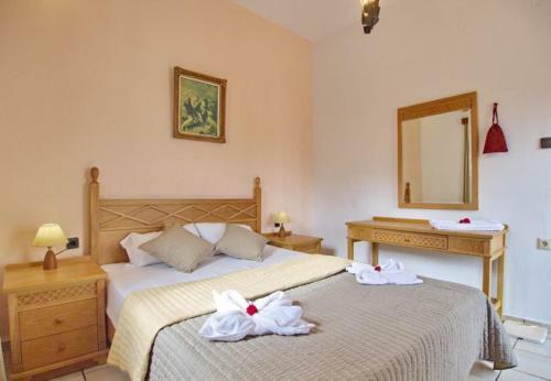 Varypetro Villa Sleeps 2 With Pool And Air Con