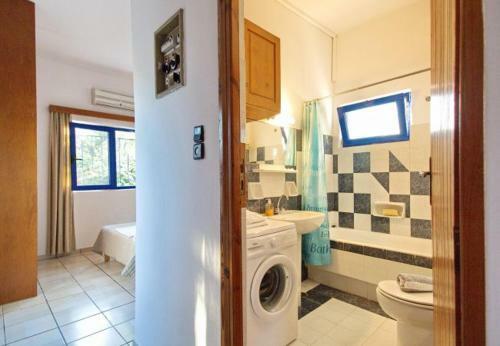 Varypetro Villa Sleeps 2 With Pool And Air Con