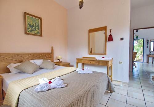 Varypetro Villa Sleeps 2 With Pool And Air Con