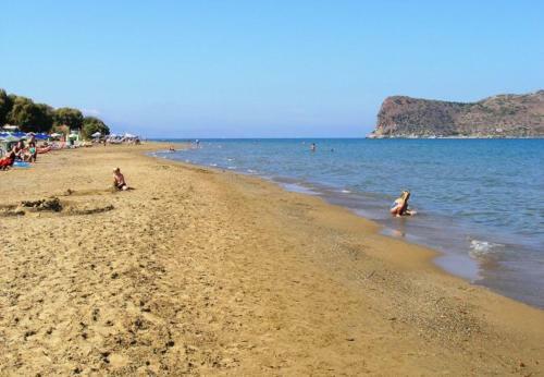 Varypetro Villa Sleeps 2 With Pool And Air Con