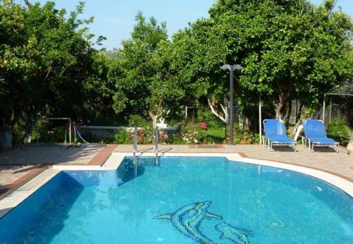 Varypetro Villa Sleeps 2 With Pool And Air Con