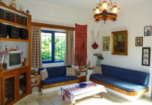 Varypetro Villa Sleeps 2 With Pool And Air Con