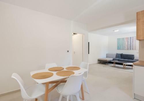 Hostal Costa Vasia Suites And Apartments