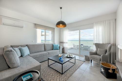 Hostal Costa Vasia Suites And Apartments